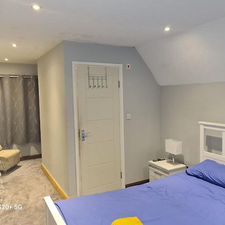 The Reading Whole Apartment With Private Lake And Gardens Ngoại thất bức ảnh